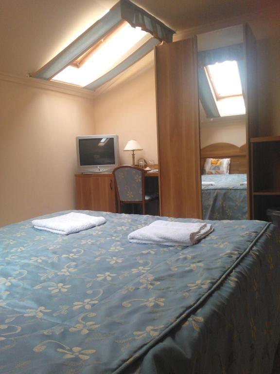 Kolibri Hotel Мисколк Стая снимка